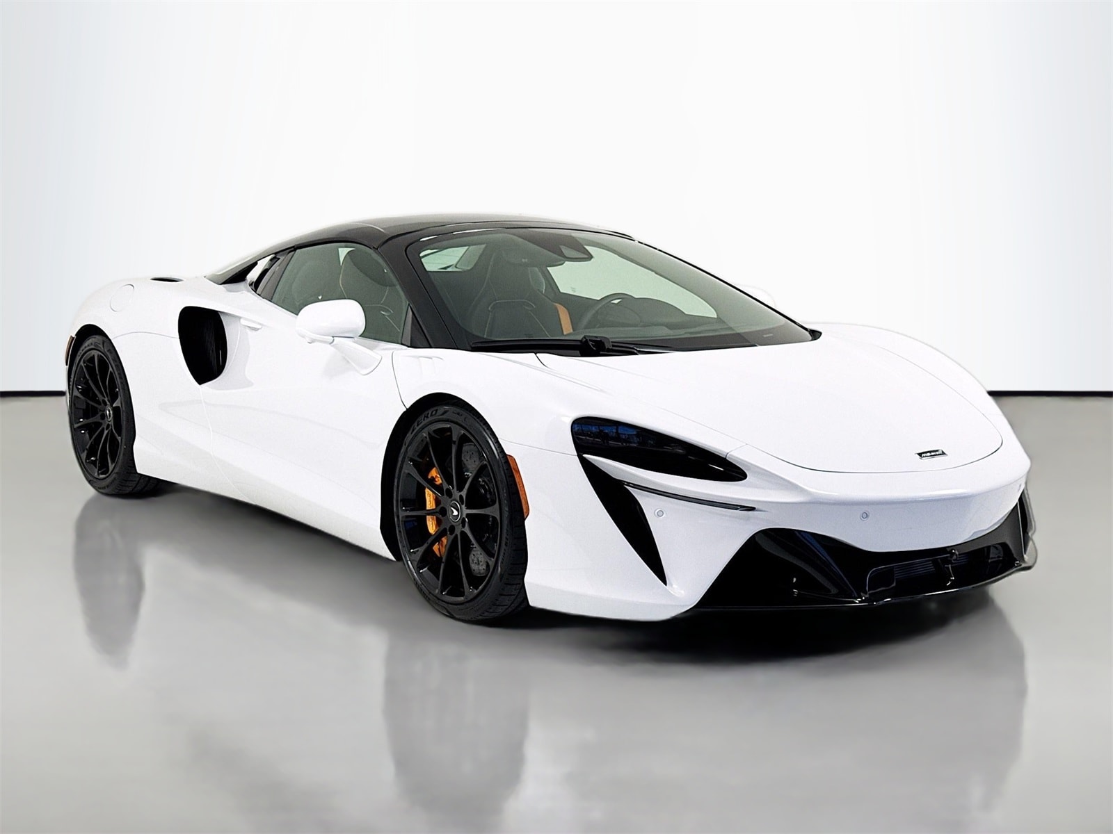 2026 McLaren Artura's photo