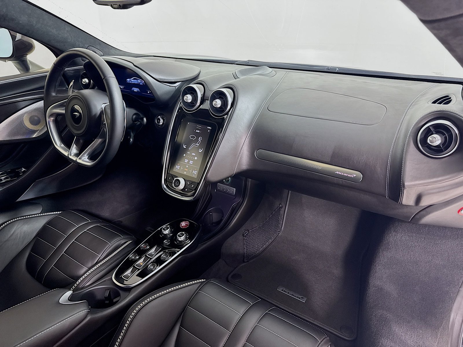 2025 McLaren GTS Base - Photo 25