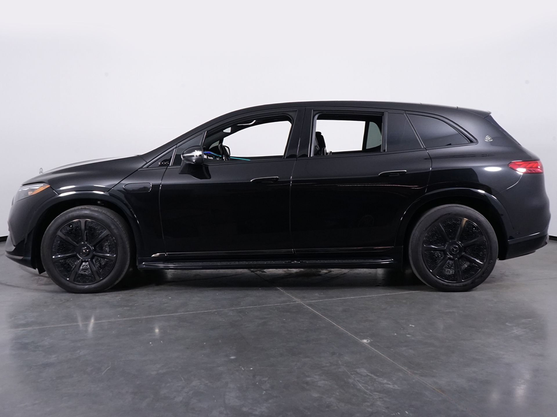 Used 2024 Mercedes-Benz EQS SUV Base with VIN 4JGDX5FB3RA027117 for sale in Highlands Ranch, CO