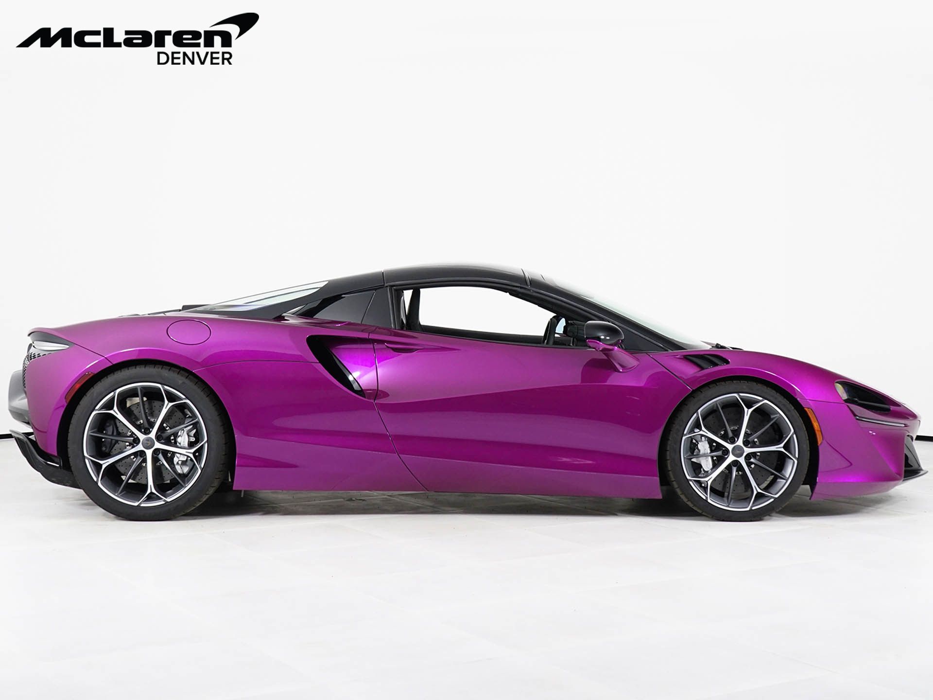 2026 McLaren Artura - Photo 9