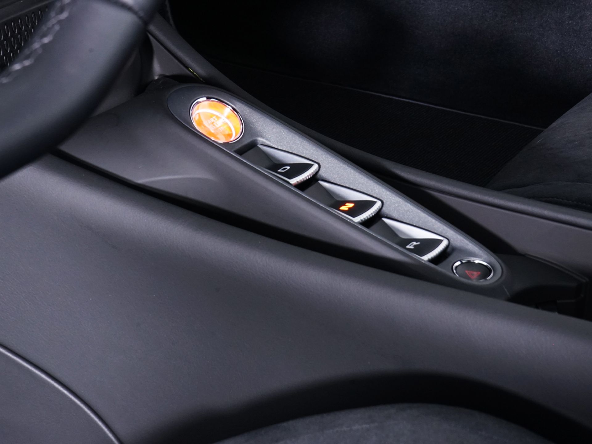 2026 McLaren Artura - Photo 25