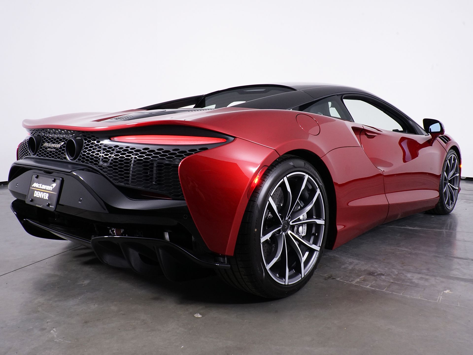 2026 McLaren Artura - Photo 18