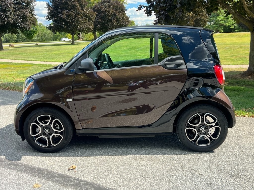 Used 2019 smart fortwo passion with VIN WMEFJ9BA9KK360300 for sale in West Chester, PA