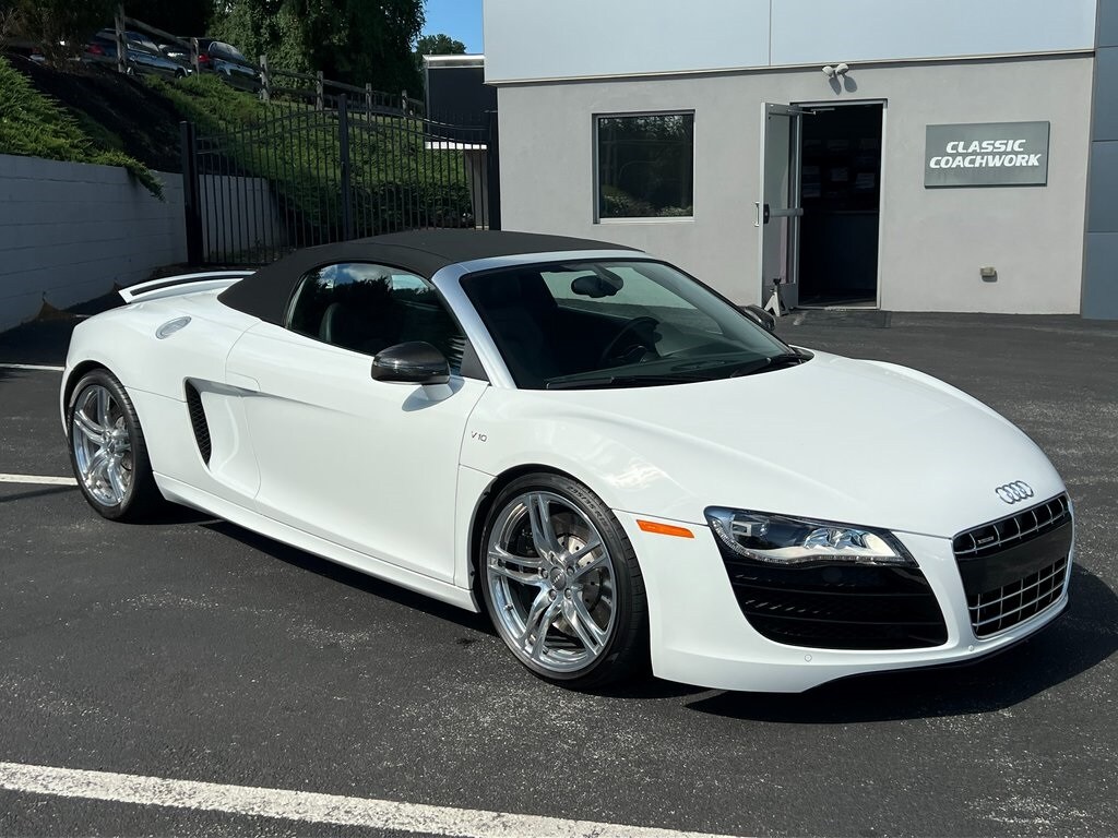 2011 Audi R8 5.2 Spyder photo 3