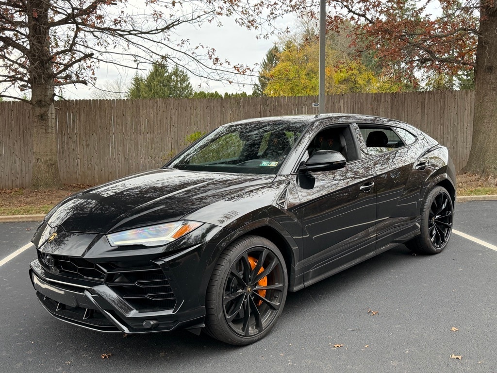 2022 Lamborghini Urus Base's photo