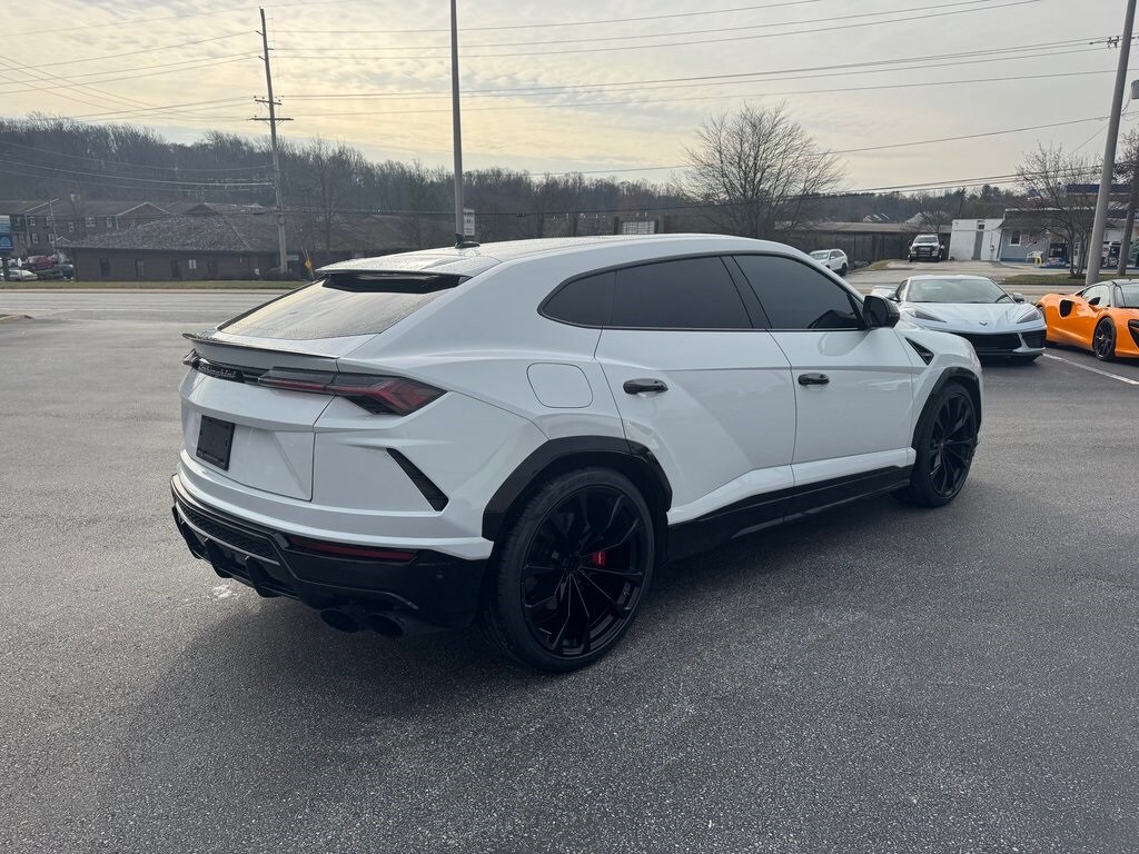 2019 Lamborghini Urus photo 4