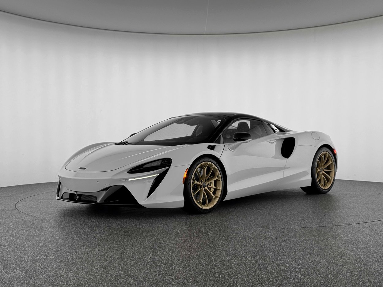 2026 McLaren Artura's photo