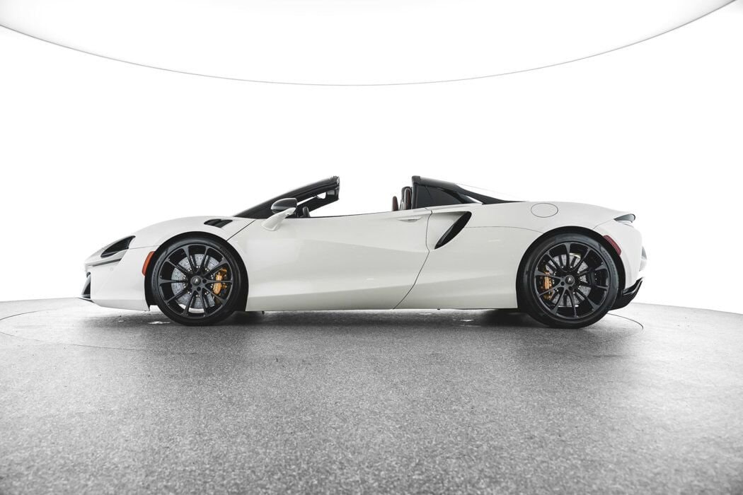 2025 McLaren Artura - Photo 20