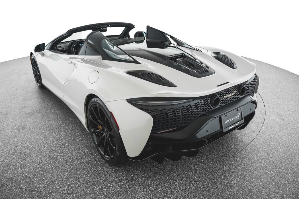 2025 McLaren Artura - Photo 39