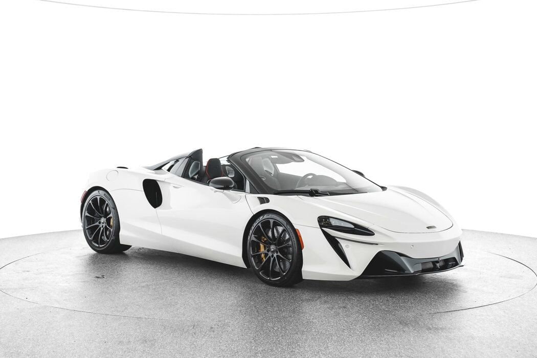 2025 McLaren Artura's photo