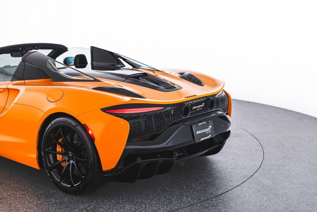 New 2025 McLaren Artura Performance Coupe