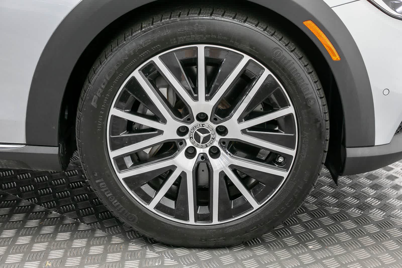 Thumbnail: 2021 Mercedes-Benz E-Class - 44