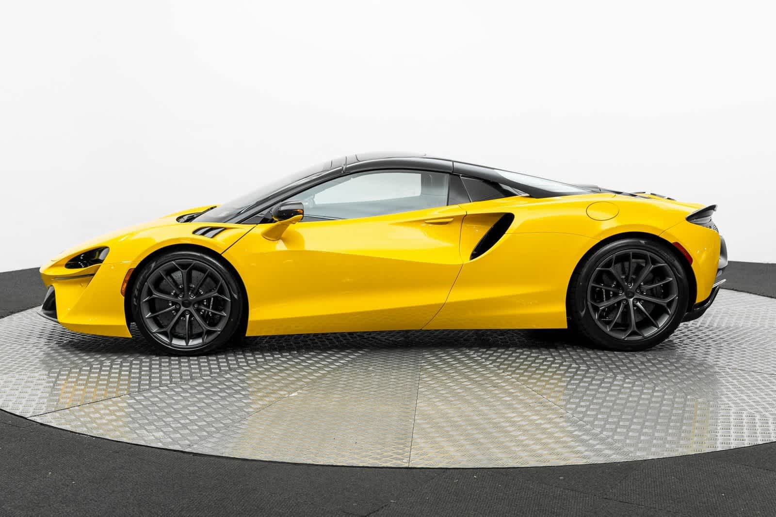Thumbnail: 2025 Mclaren Artura - 3