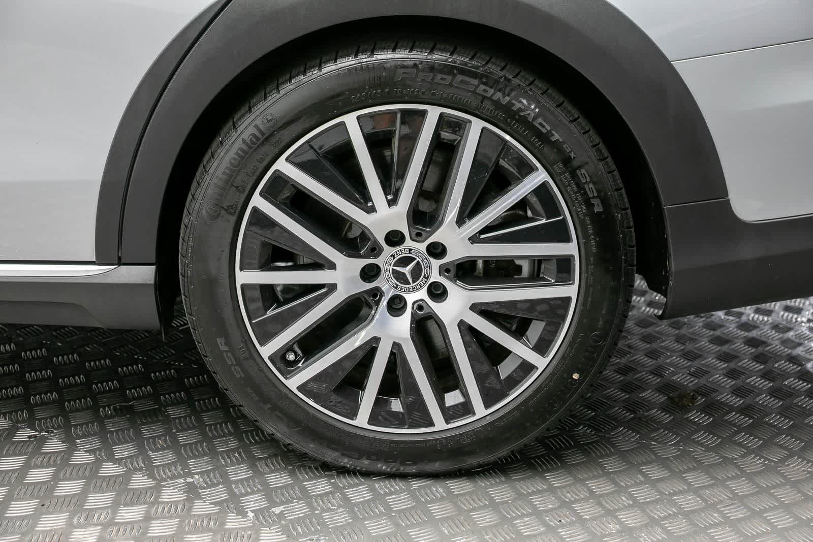 Thumbnail: 2021 Mercedes-Benz E-Class - 42