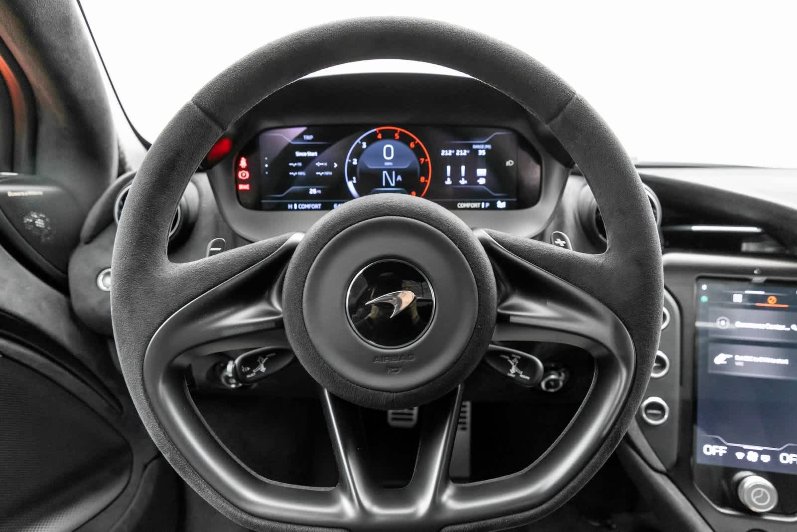 Thumbnail: 2025 Mclaren 750S - 12
