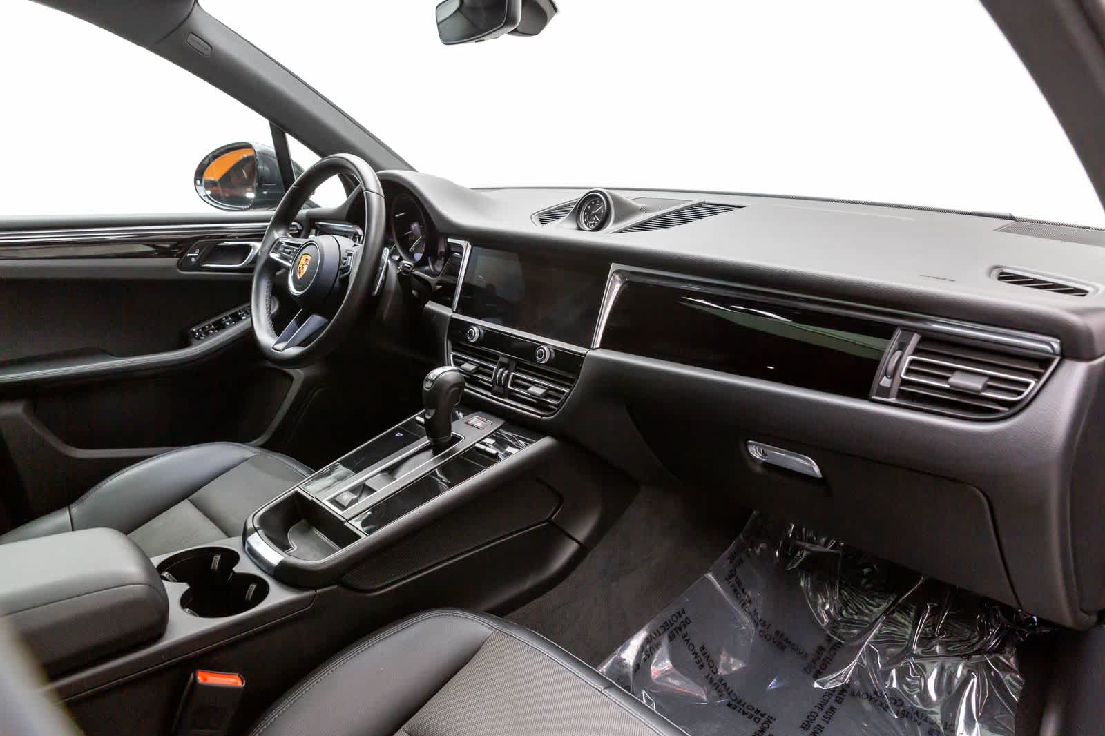 Thumbnail: 2022 Porsche Macan - 50