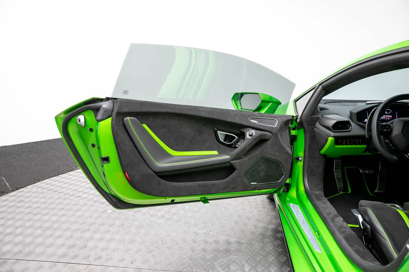 Thumbnail: 2024 Lamborghini Huracan - 21