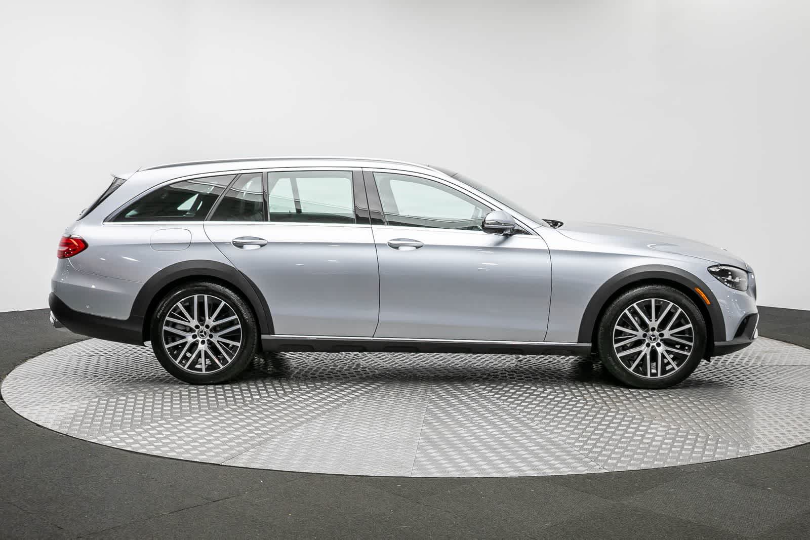 Thumbnail: 2021 Mercedes-Benz E-Class - 47