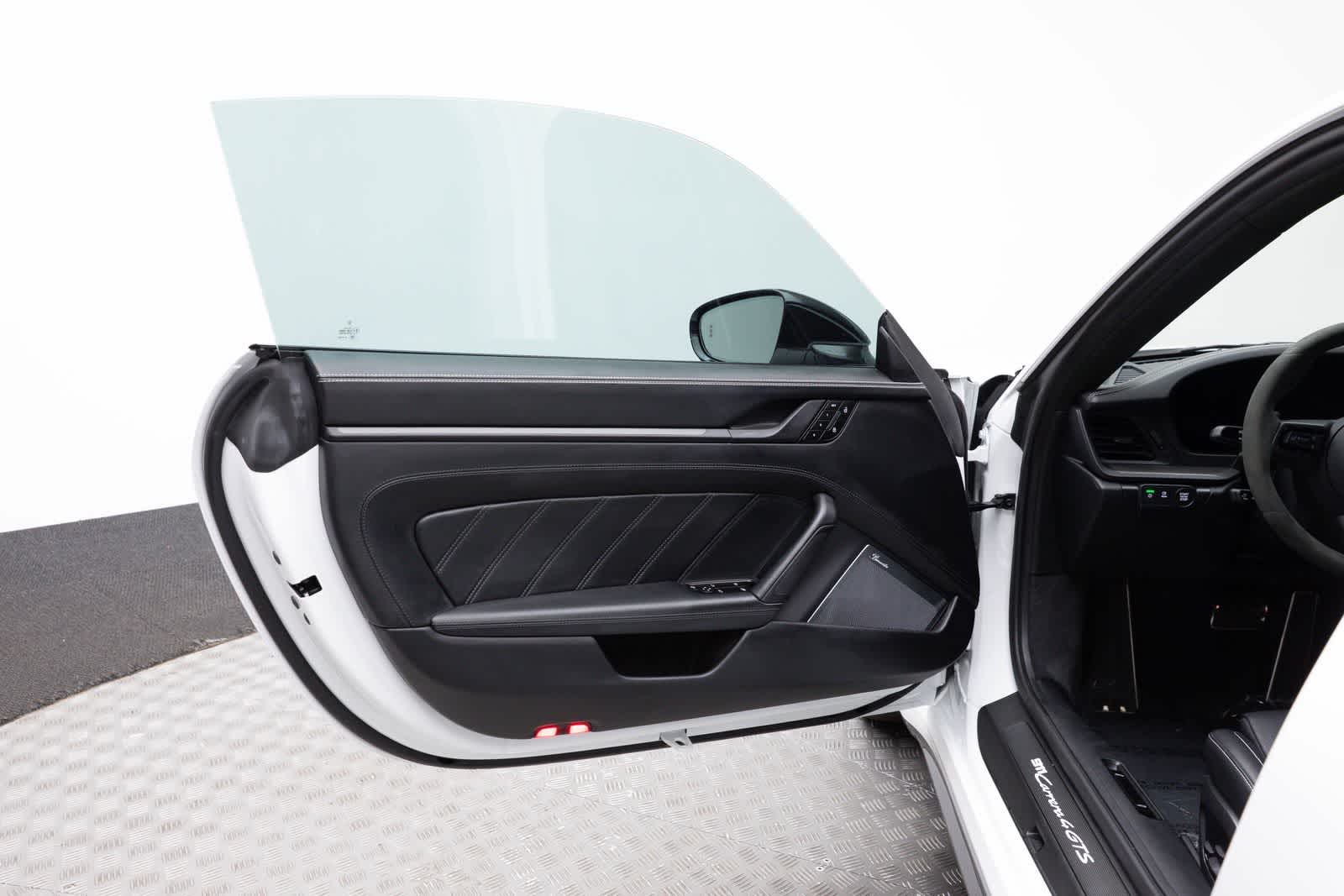 Thumbnail: 2025 Porsche 911 - 21