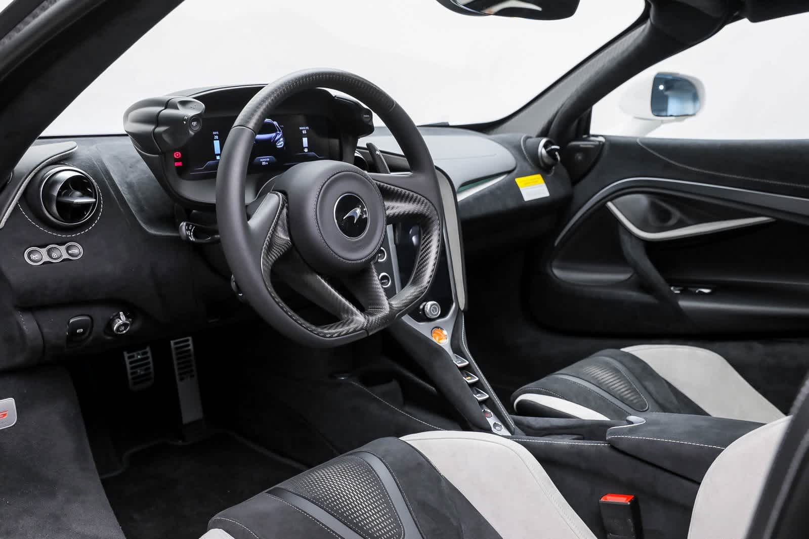Thumbnail: 2025 Mclaren 750S - 2
