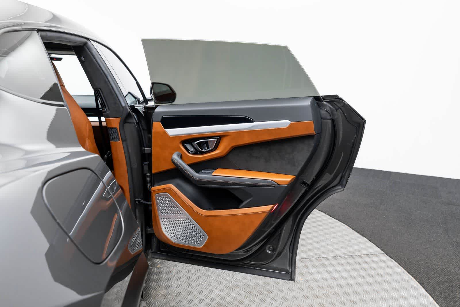 Thumbnail: 2022 Lamborghini Urus - 50