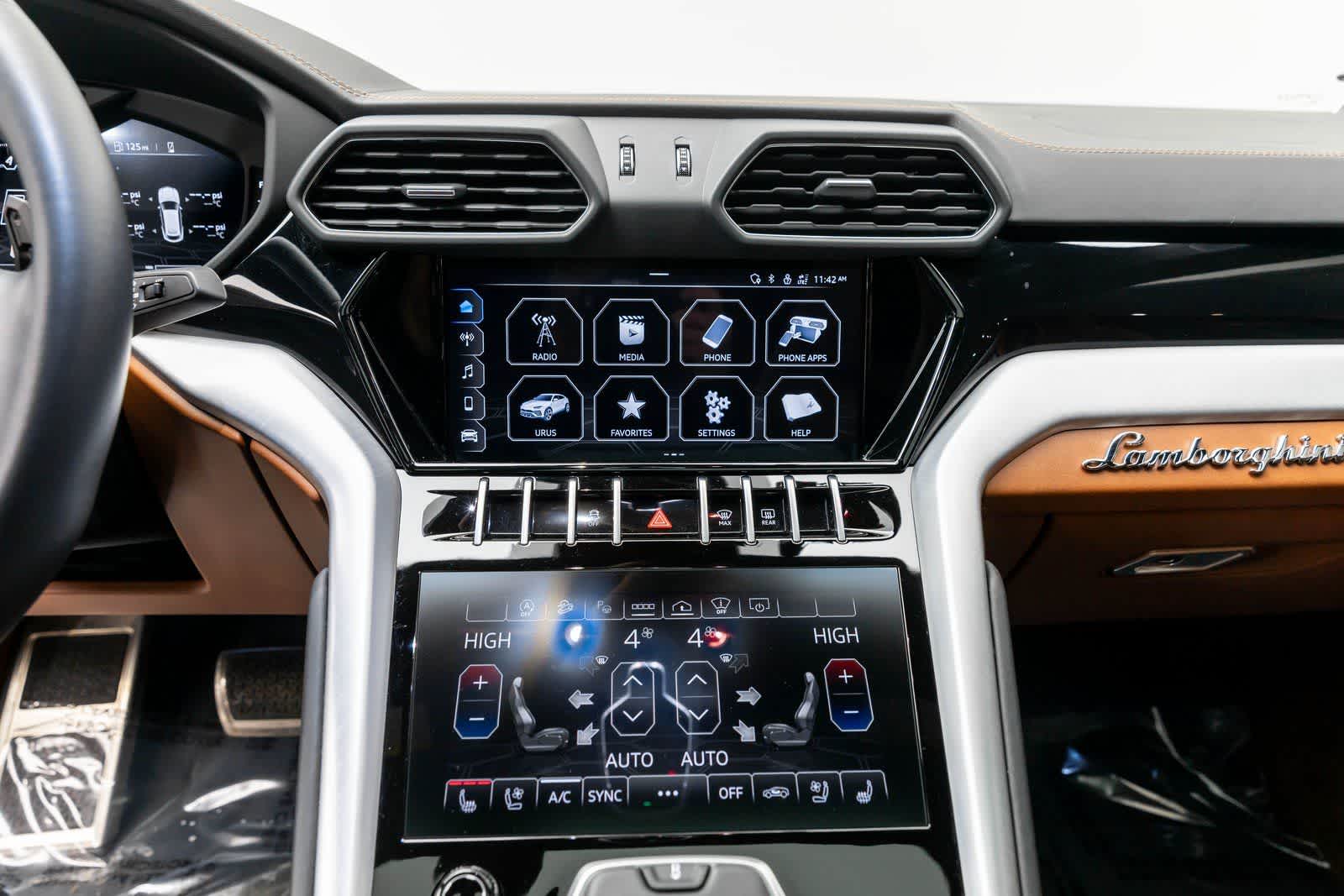 Thumbnail: 2022 Lamborghini Urus - 8