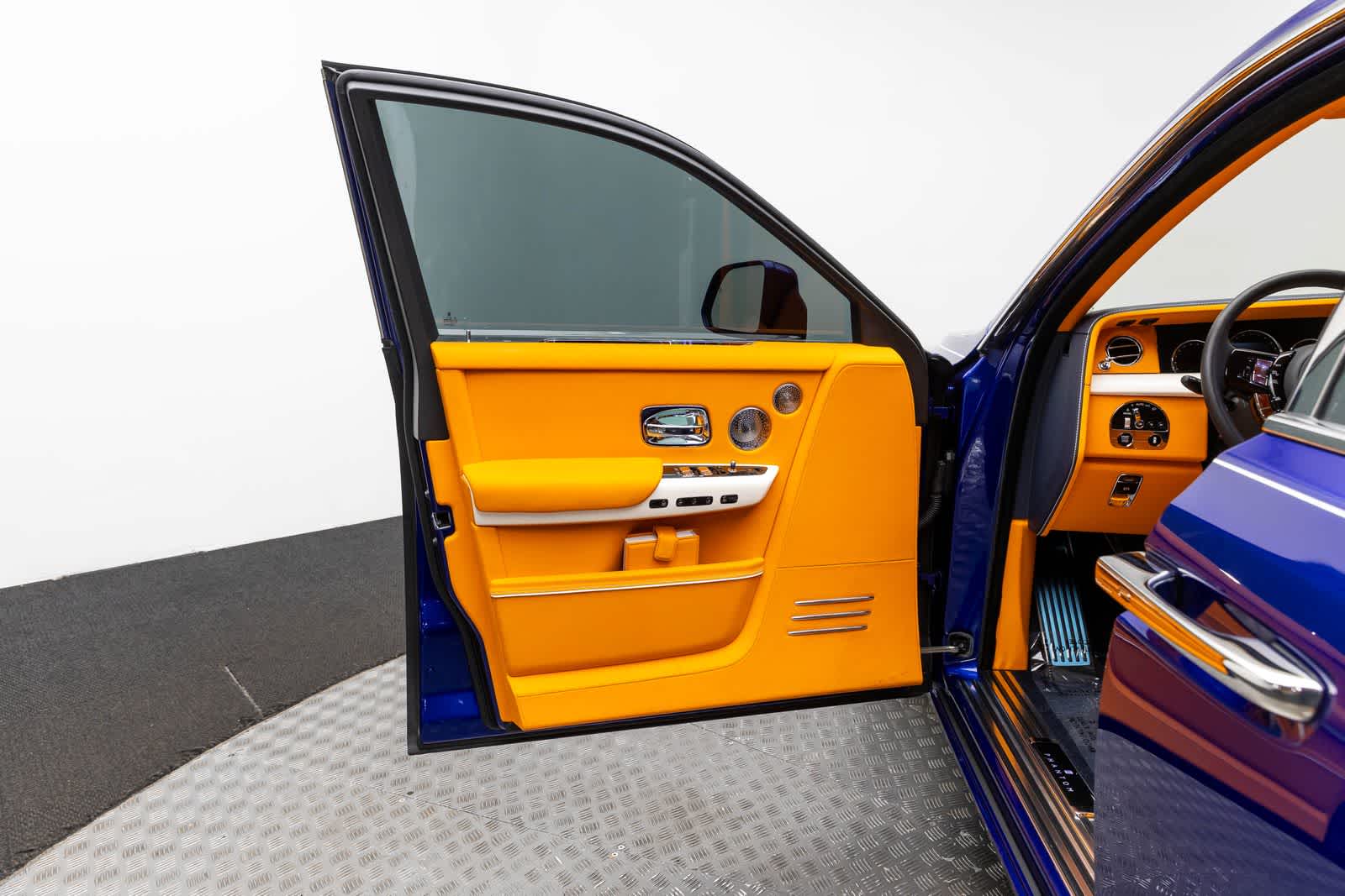 Thumbnail: 2023 Rolls-Royce Phantom - 4
