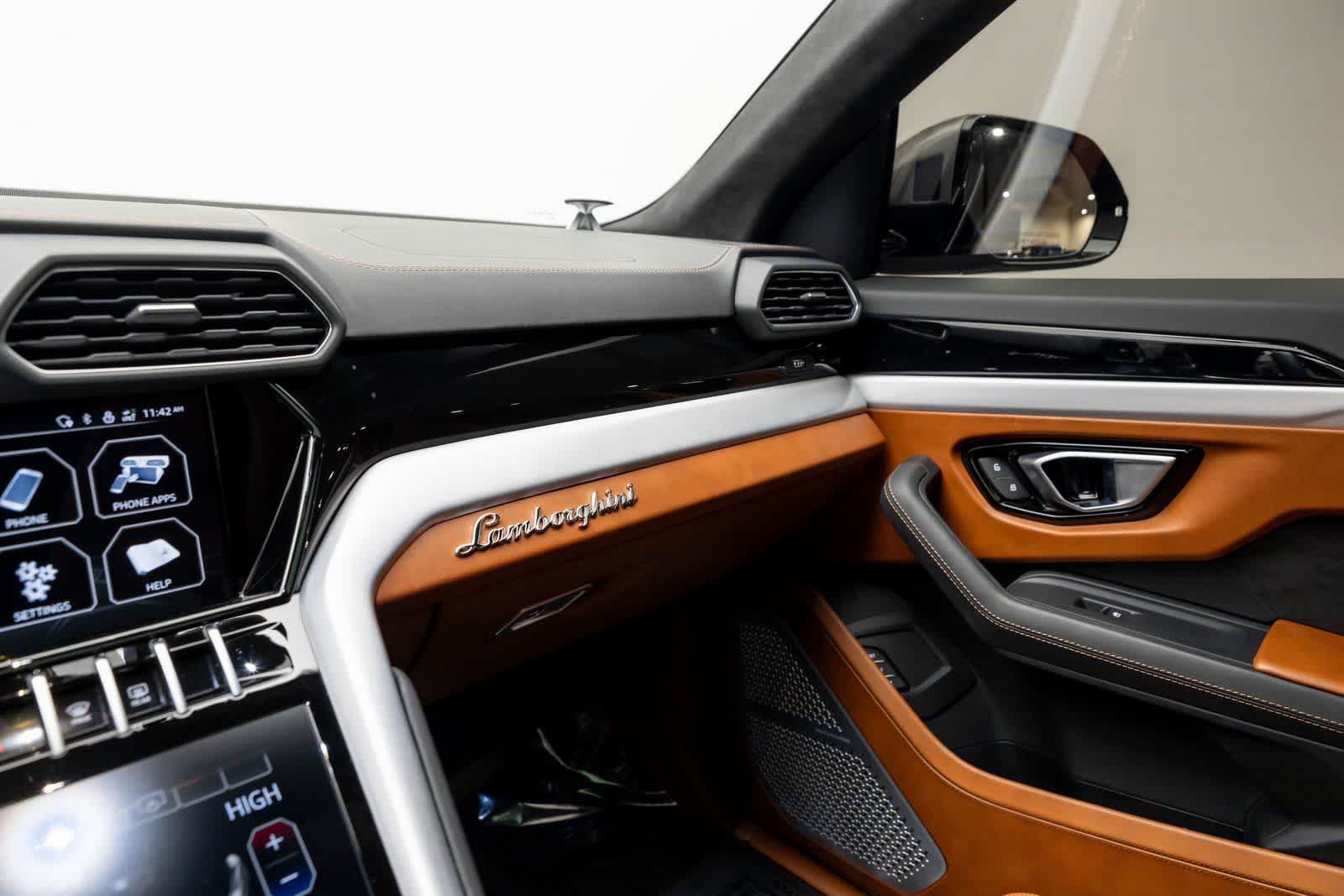 Thumbnail: 2022 Lamborghini Urus - 42