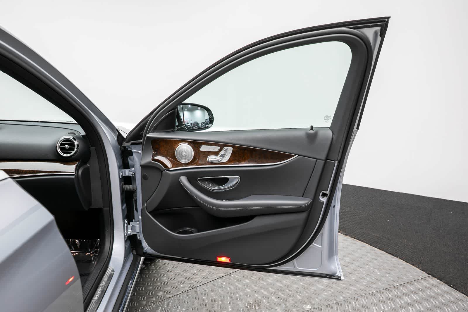 Thumbnail: 2021 Mercedes-Benz E-Class - 37