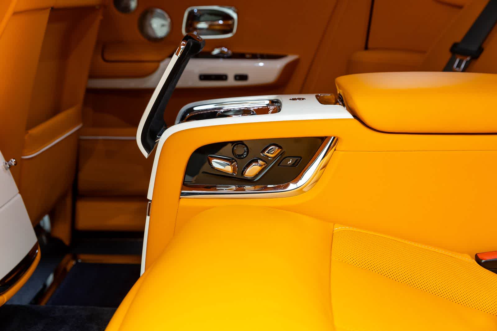 Thumbnail: 2023 Rolls-Royce Phantom - 30