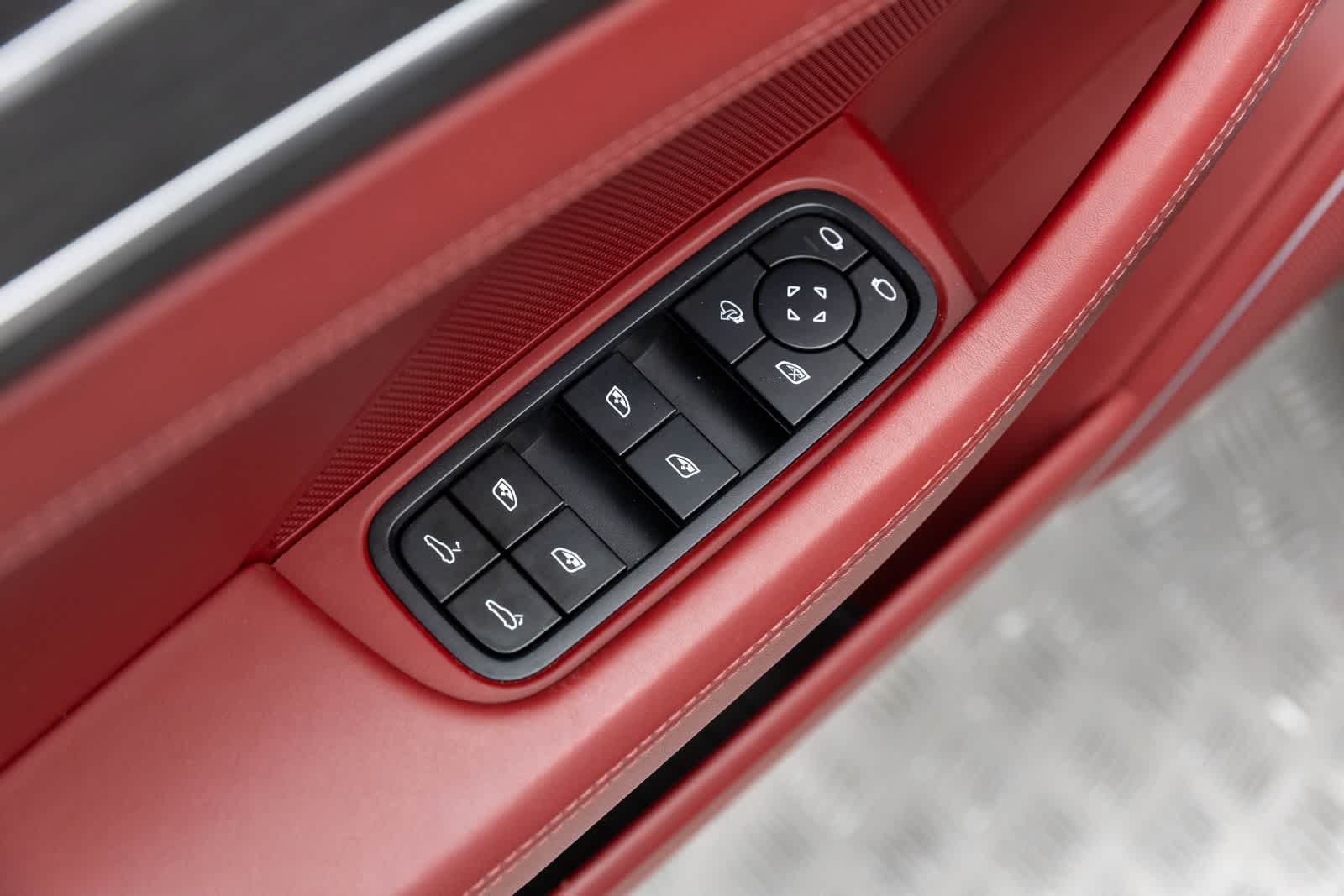 Thumbnail: 2023 Porsche Panamera - 29