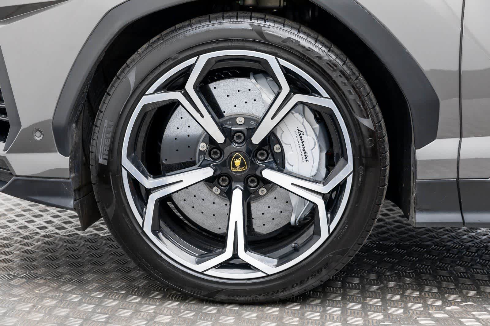 Thumbnail: 2022 Lamborghini Urus - 7