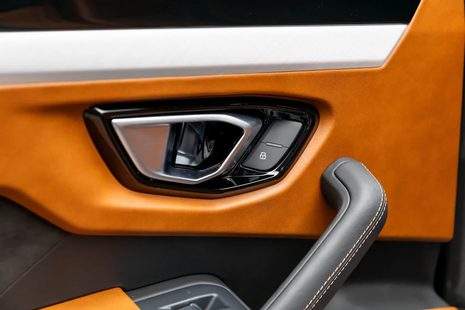 Thumbnail: 2022 Lamborghini Urus - 44