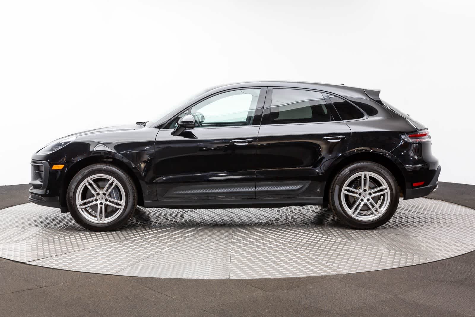 Thumbnail: 2022 Porsche Macan - 2