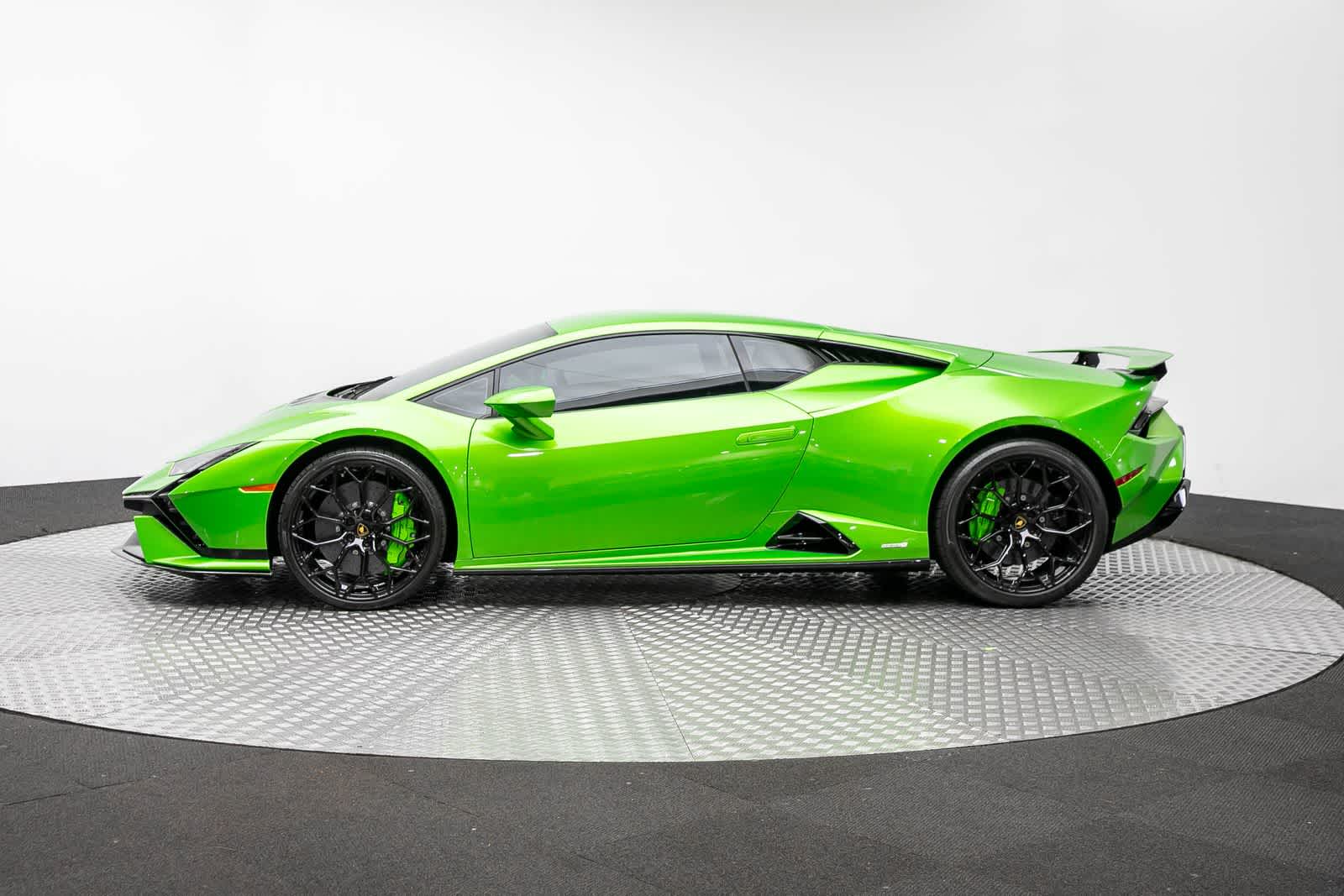 Thumbnail: 2024 Lamborghini Huracan - 3