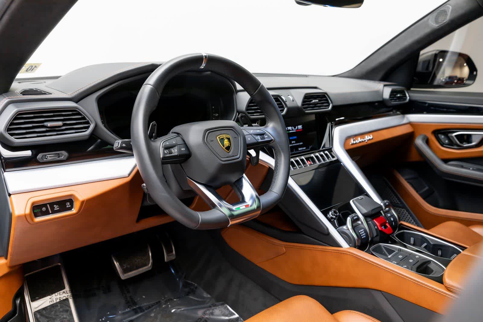 Thumbnail: 2022 Lamborghini Urus - 2
