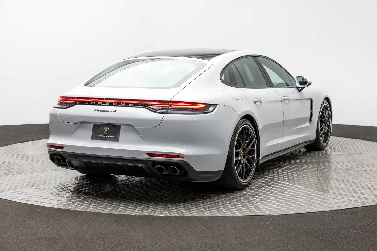 Thumbnail: 2023 Porsche Panamera - 26
