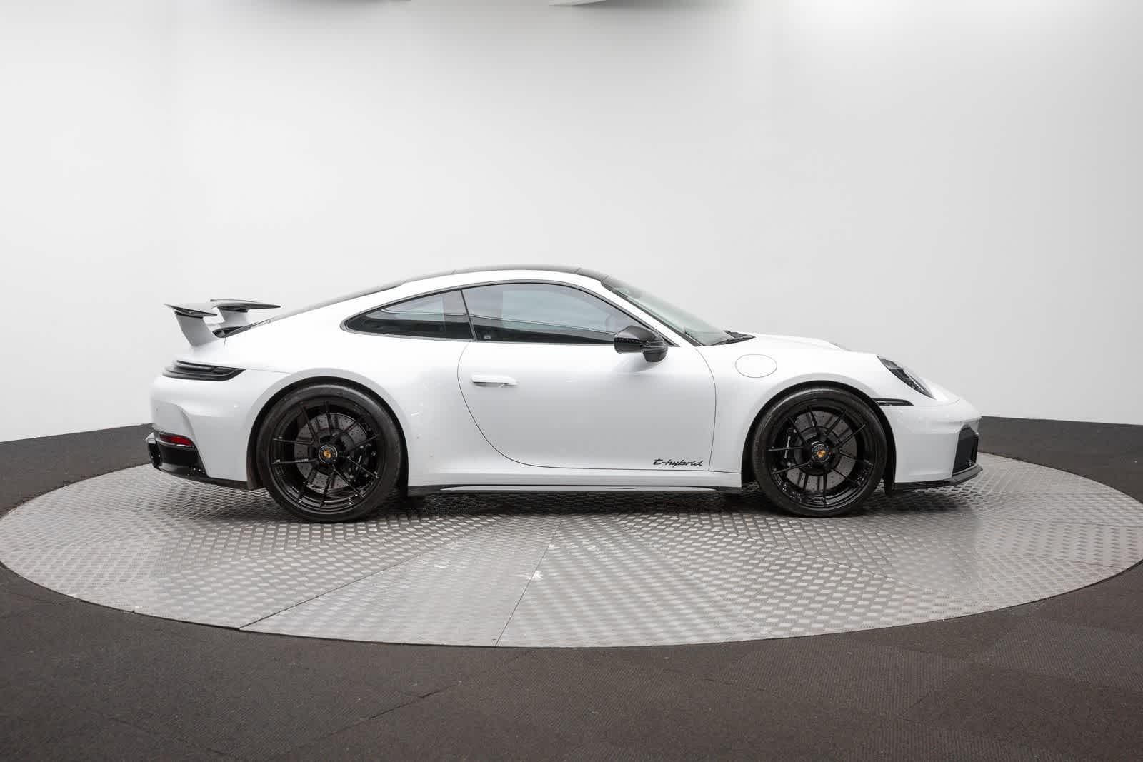 Thumbnail: 2025 Porsche 911 - 48