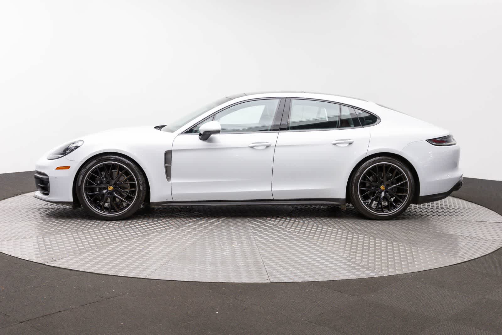 Thumbnail: 2023 Porsche Panamera - 3