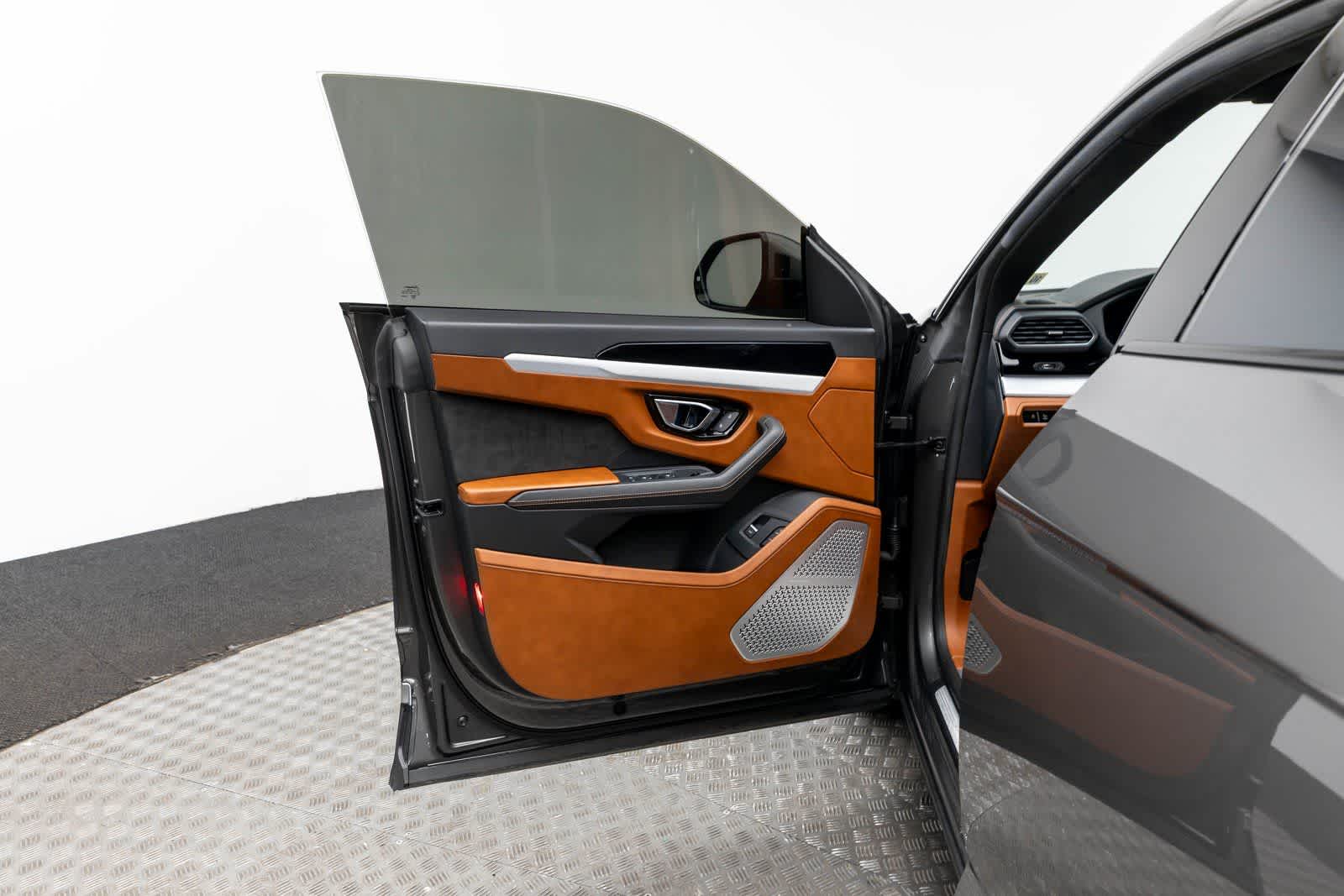 Thumbnail: 2022 Lamborghini Urus - 25