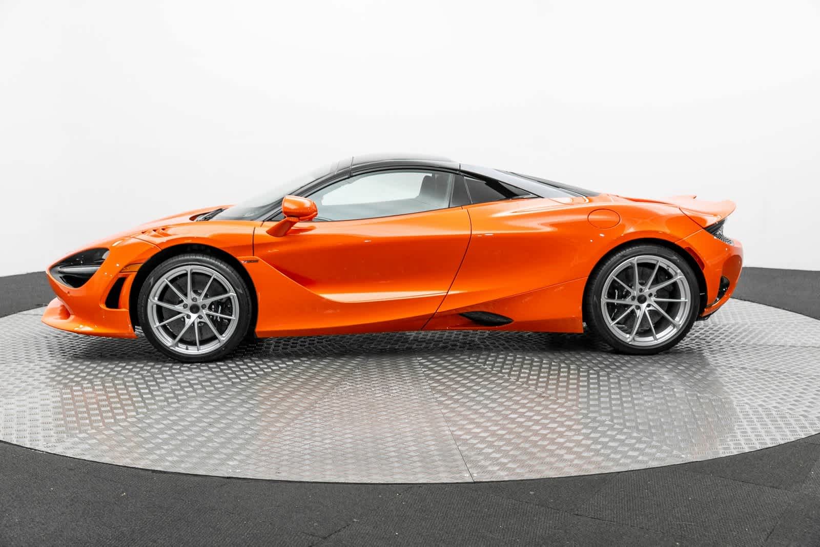 Thumbnail: 2025 Mclaren 750S - 3