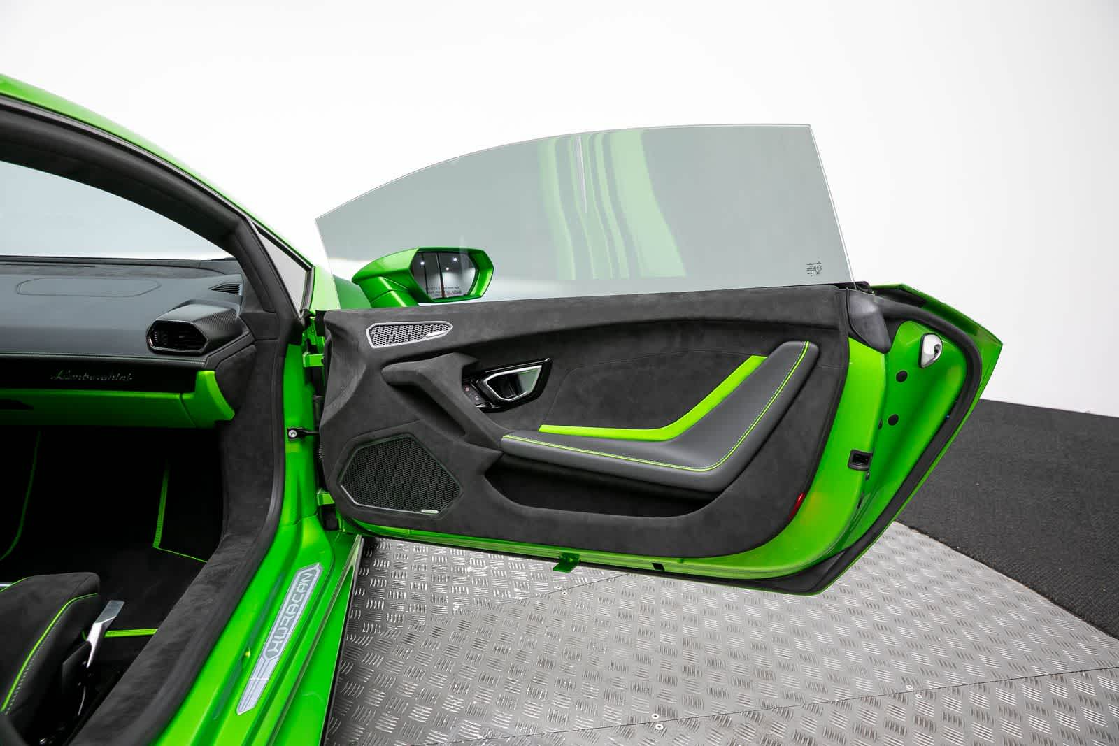 Thumbnail: 2024 Lamborghini Huracan - 38