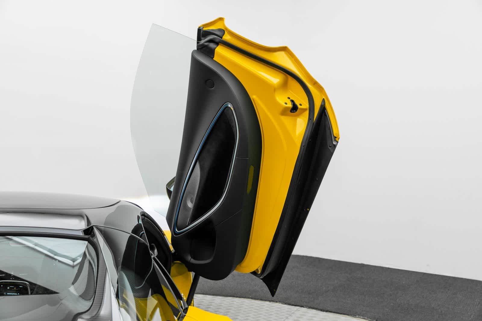 Thumbnail: 2025 Mclaren Artura - 32