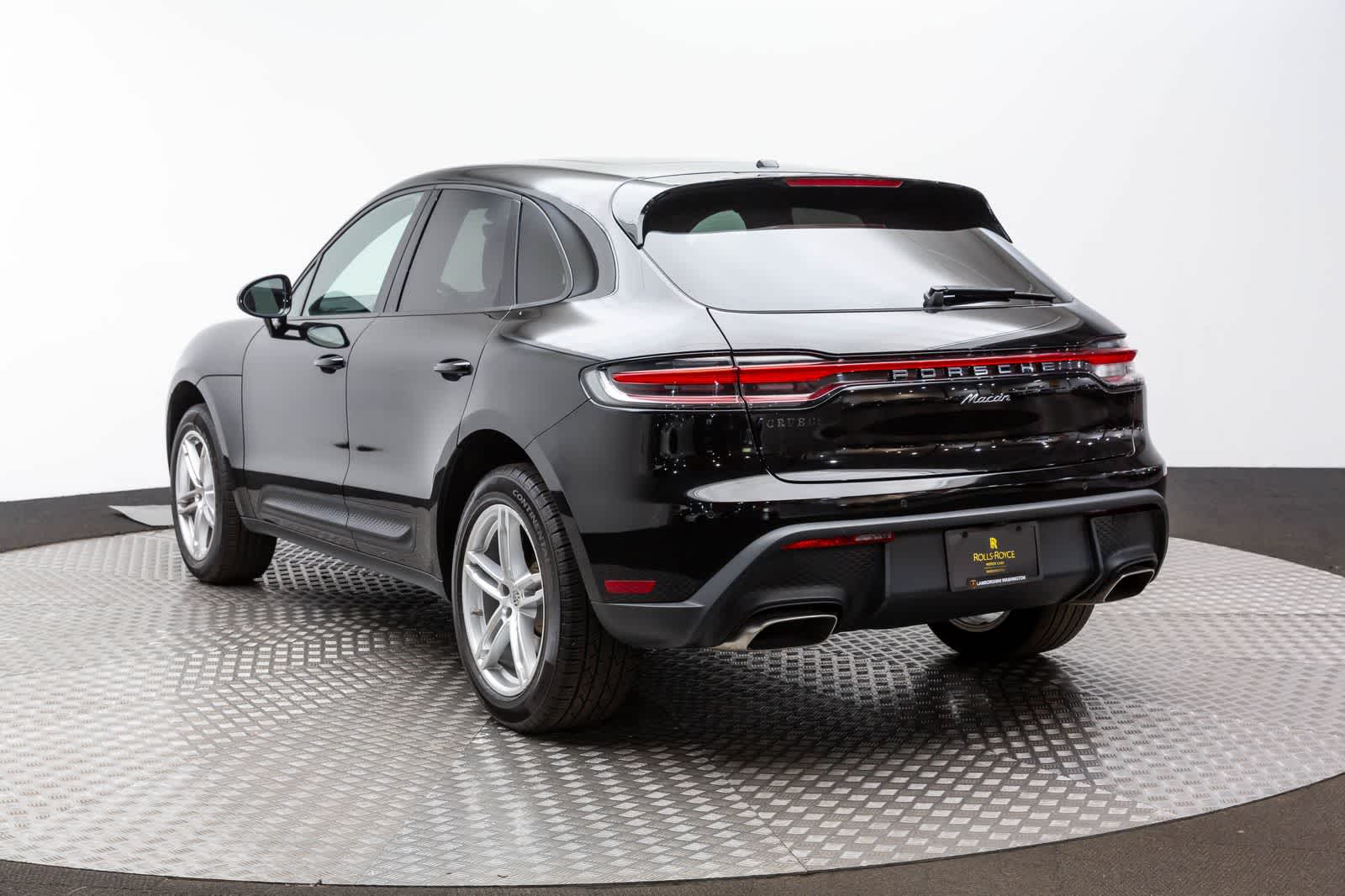 Thumbnail: 2022 Porsche Macan - 3