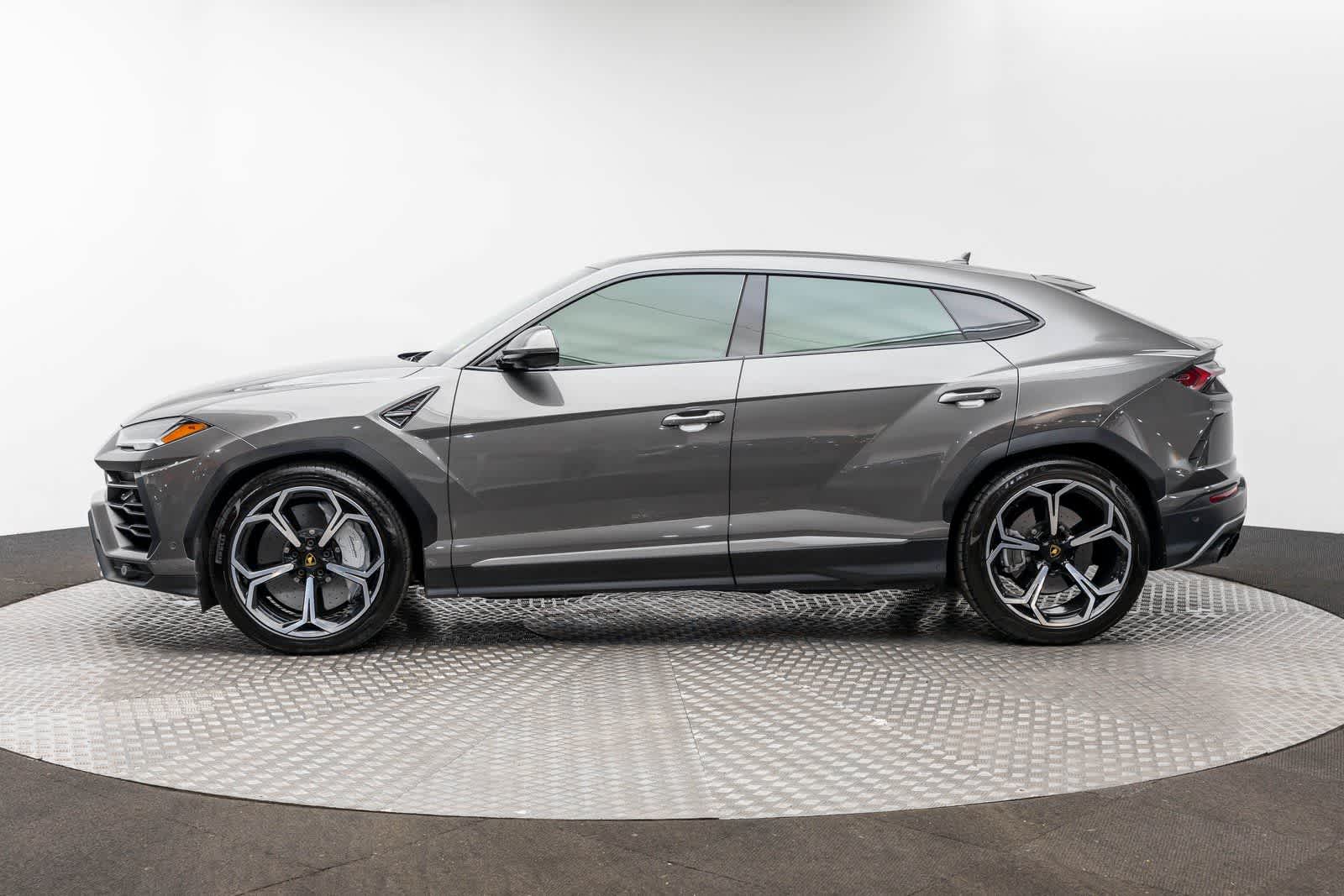 Thumbnail: 2022 Lamborghini Urus - 3