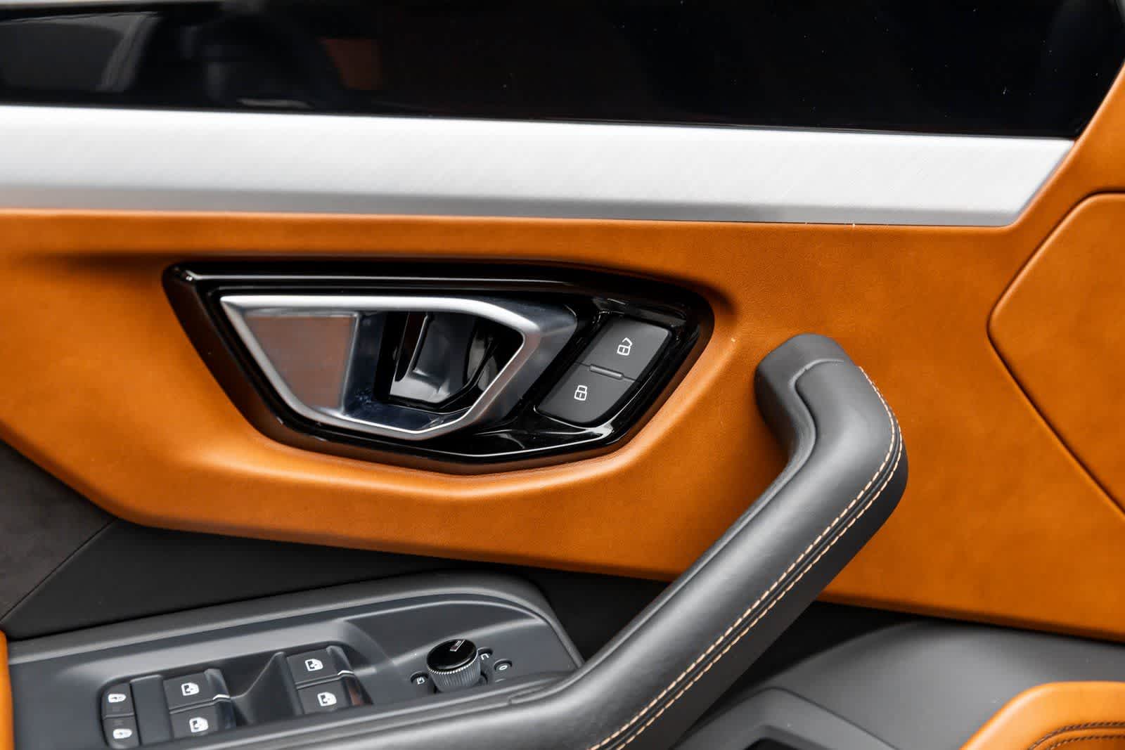 Thumbnail: 2022 Lamborghini Urus - 26