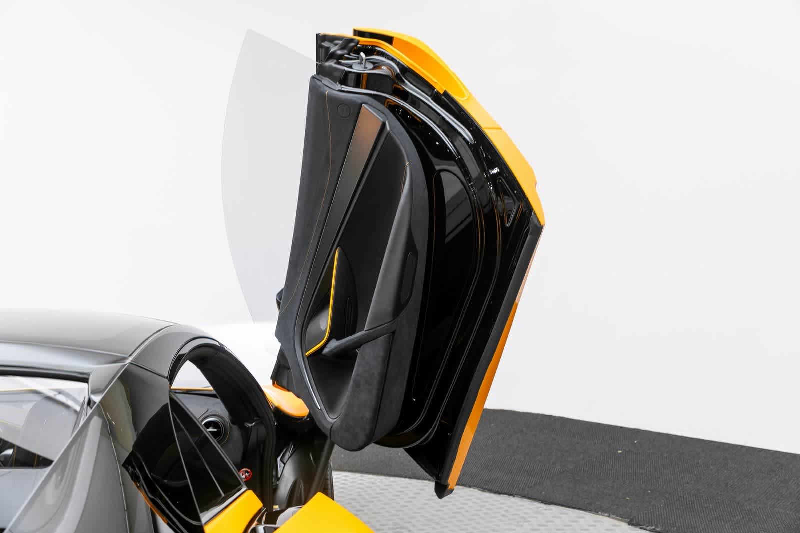 Thumbnail: 2025 Mclaren 750S - 35