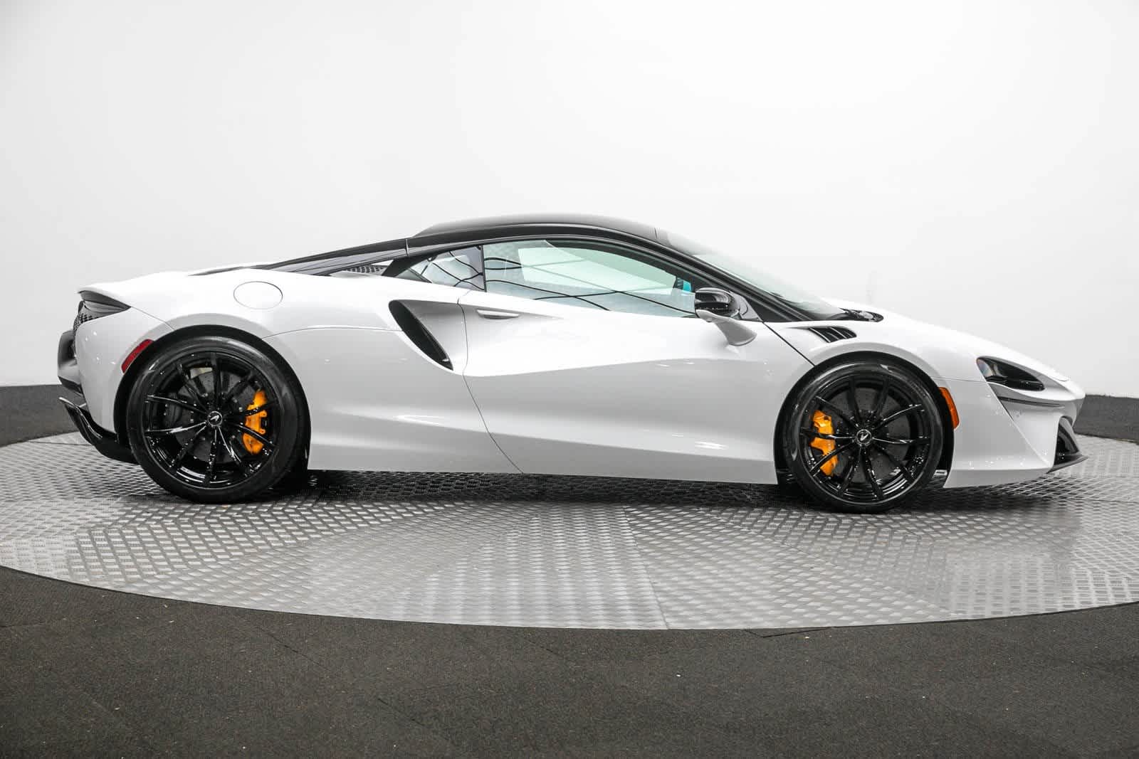 Thumbnail: 2024 Mclaren Artura - 34