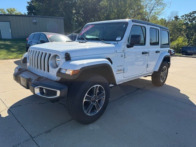 2023 Jeep Wrangler Sahara photo 3