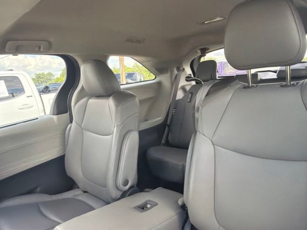 Used 2022 Toyota Sienna XLE Minivan/Van